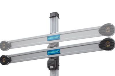 Height-adjustable camera beam allows smooth vertical positioning for optimal target visibility and accurate wheel alignment measurements