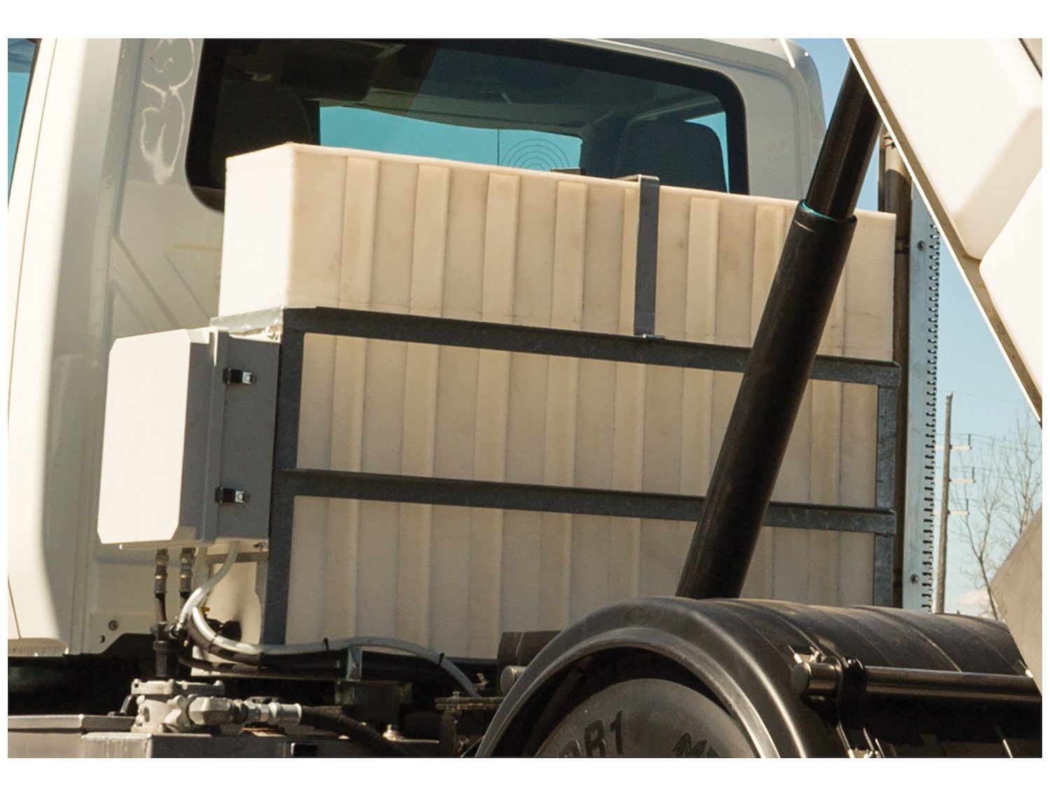 ls12.jpg Buyers Products LS12H Hydraulic Liquid Spray System with Cab Control and 120 Gallon Poly Reservoir - Image 1